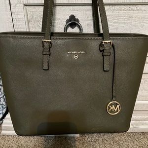 Michael Kors jet set purse